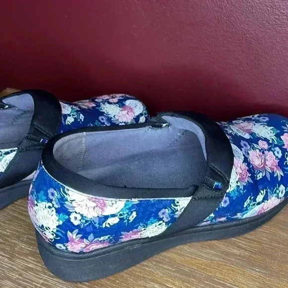 Softwalk Floral Clog - Picture 10 of 12